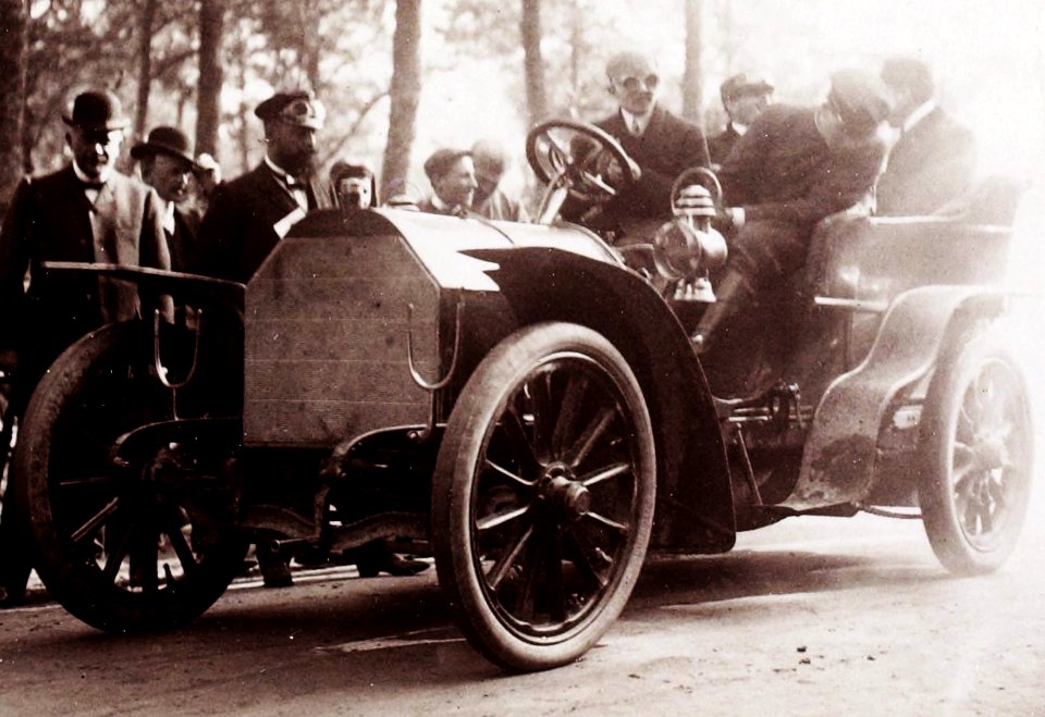 Vincenzo Florio au kilomètre de Dourdan en 1904 (sur Mercedes 60 hp)
