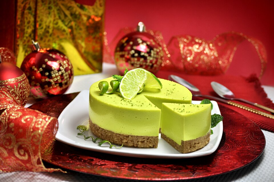 Red decoration dish