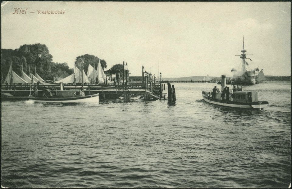 Vinetabrücke vor der Marineakademie (Kiel 27.809)