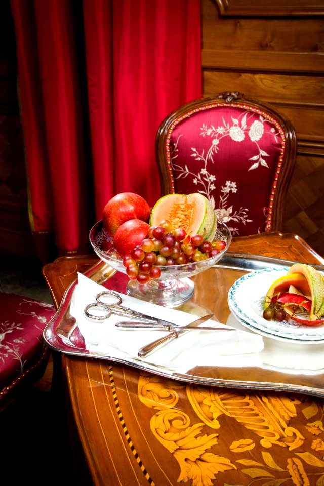 Vindruvor och frukt i Röda Salongen. Utställningen Smak av svunnen tid år 2007 - Hallwylska museet - 86259