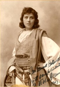 Stage actress Viola Allen (SAYRE 1010)
