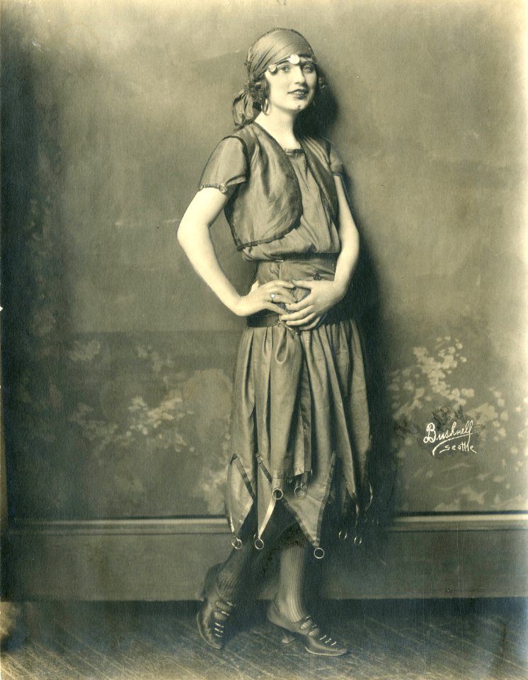 Violinist Kathryn Hamilton (SAYRE 3220)