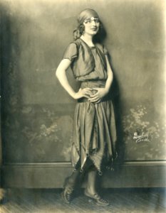 Violinist Kathryn Hamilton (SAYRE 3220)