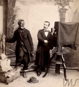 Vincenzo Pastore fotografa homem negro, em estúdio - Vincenzo Pastore