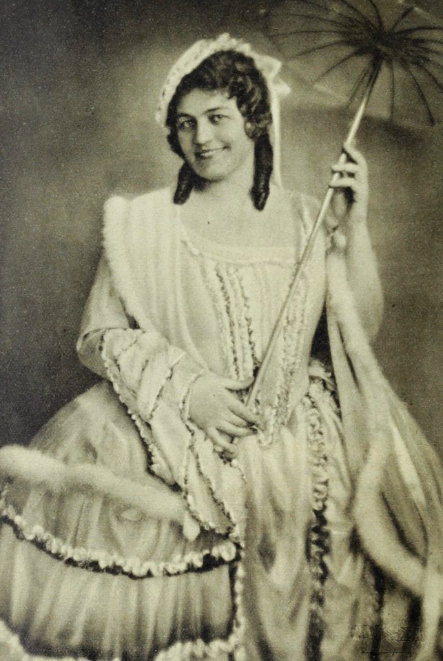 Viorica Ursuleac (1894–1985) Fiordiligi Salzburg 1932 © Franz Xaver Setzer (1886–1939)