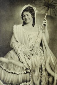 Viorica Ursuleac (1894–1985) Fiordiligi Salzburg 1932 © Franz Xaver Setzer (1886–1939)