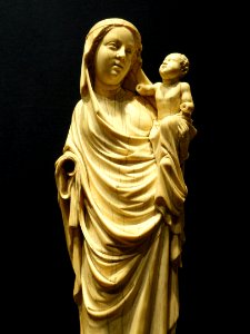 Virgin and Child (detail), France, 1350-1375 - Nelson-Atkins Museum of Art - DSC08380
