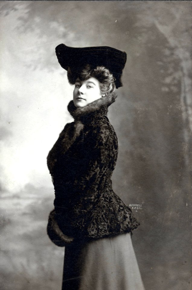 Violette Villiers, stage actress (SAYRE 10158)