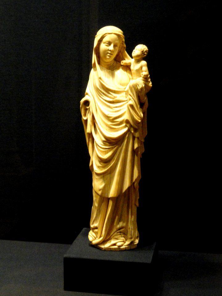Virgin and Child, France, 1350-1375 - Nelson-Atkins Museum of Art - DSC08378