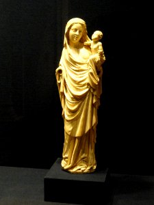 Virgin and Child, France, 1350-1375 - Nelson-Atkins Museum of Art - DSC08378