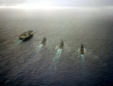 Virginia-class-cruiser in task-group
