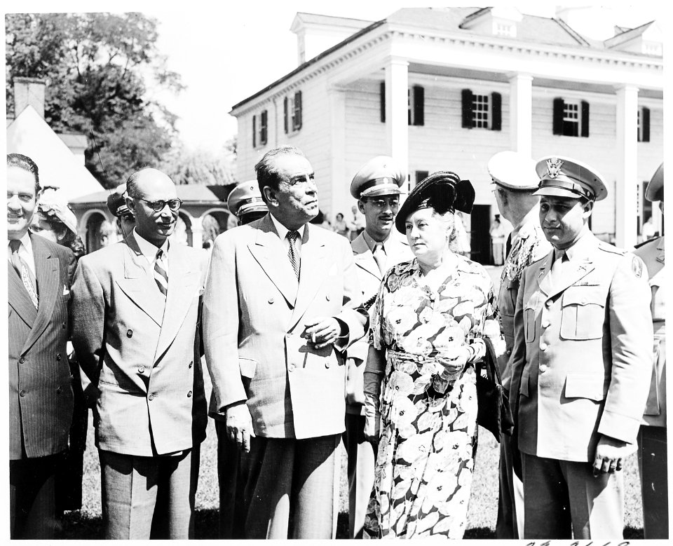 Visit of President Romulo Gallegos of Venezuela and his wife to Mt. Vernon. They are in the center of this group in... - NARA - 199826