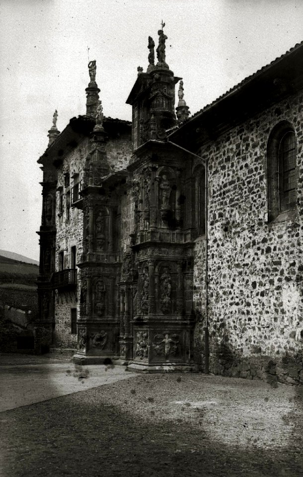 Vistas de la universidad y del Ayuntamiento de Oñati (3 de 3) - Fondo Car-Kutxa Fototeka