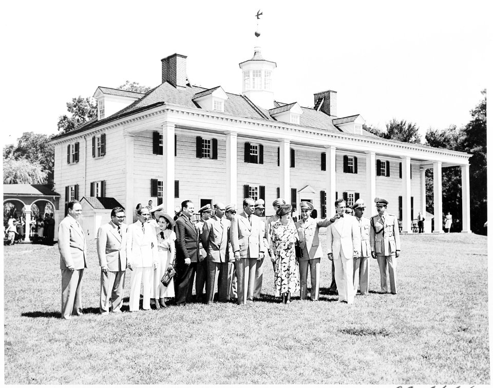 Visit of President Romulo Gallegos of Venezuela and his wife to Mt. Vernon. This photo shows the entire party that... - NARA - 199824