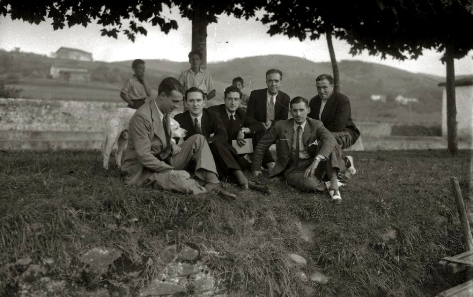 Visita de Telesforo Monzon a la localidad de Zubieta (1 de 3) - Fondo Car-Kutxa Fototeka
