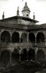 Vistas de la universidad y del Ayuntamiento de Oñati (1 de 3) - Fondo Car-Kutxa Fototeka