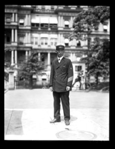 Visitor at White House; State, War and Navy Building in background. Washington, D.C. LCCN2016891478