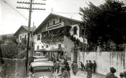 Visita de diferentes personalidades a localidades de Gipuzkoa y Bizkaia, entre ellas se encuentran Telesforo Monzon, Teodoro Hernandorena y José Antonio Aguirre Lekube (21 de 27) - Fondo Car-Kutxa Fototeka