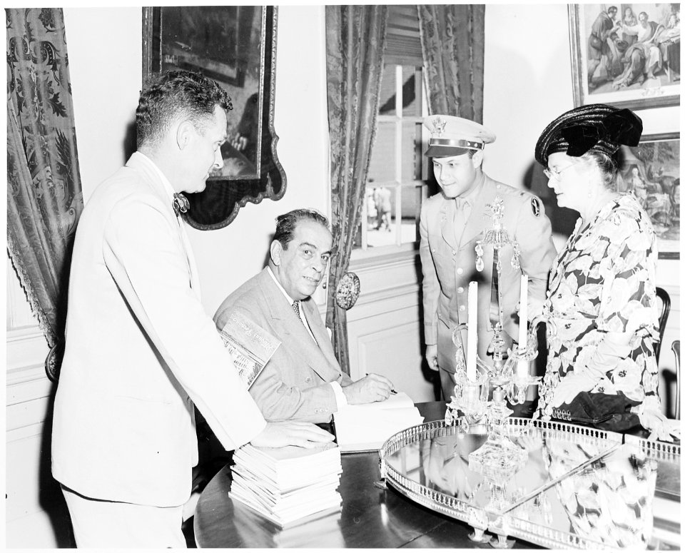 Visit of President Romulo Gallegos of Venezuela and his wife to Mt. Vernon. In this photo they are signing the guest... - NARA - 199827