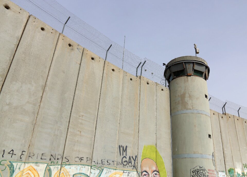 Wall separation border