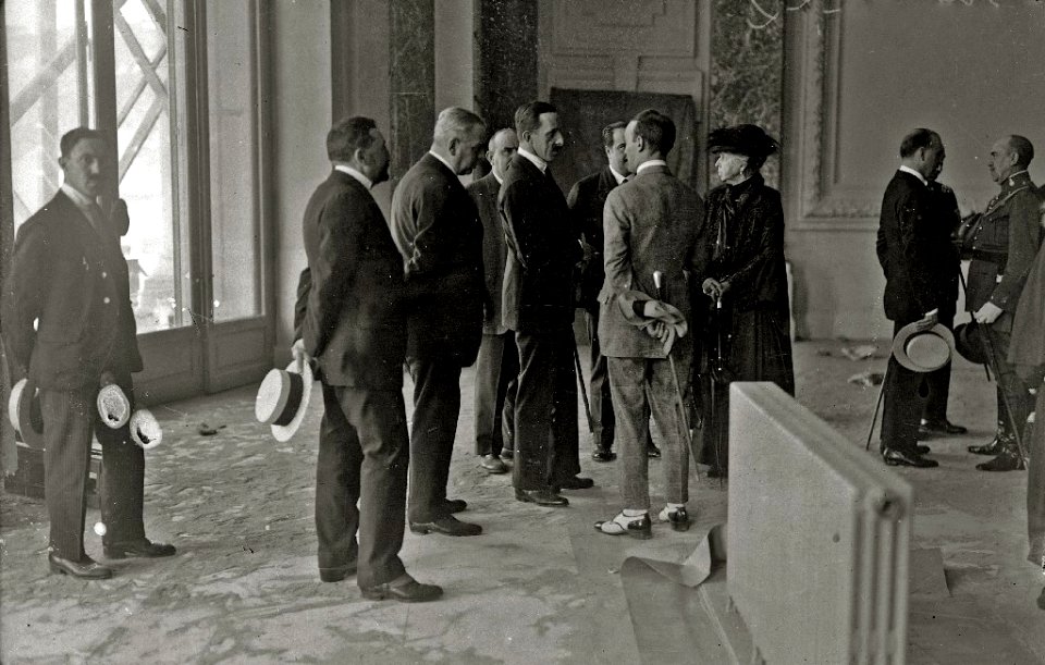 Visita de el rey Alfonso XIII y la reina María Cristina a las obras del Kursaal (7 de 7) - Fondo Car-Kutxa Fototeka