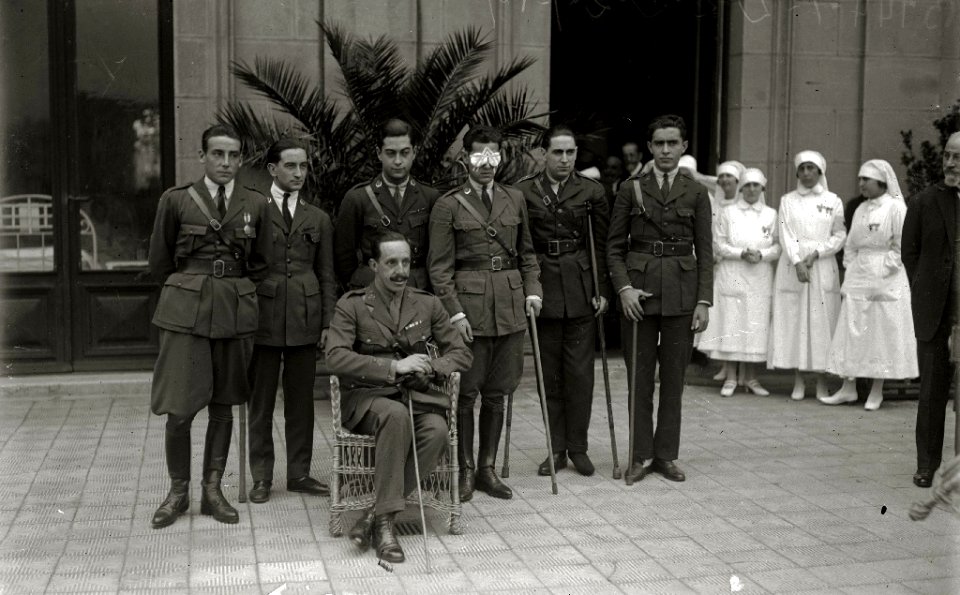 Visita del rey Alfonso XIII, la reina María Cristina y el infante Don Jaime a la estación del Norte (4 de 4) - Fondo Car-Kutxa Fototeka