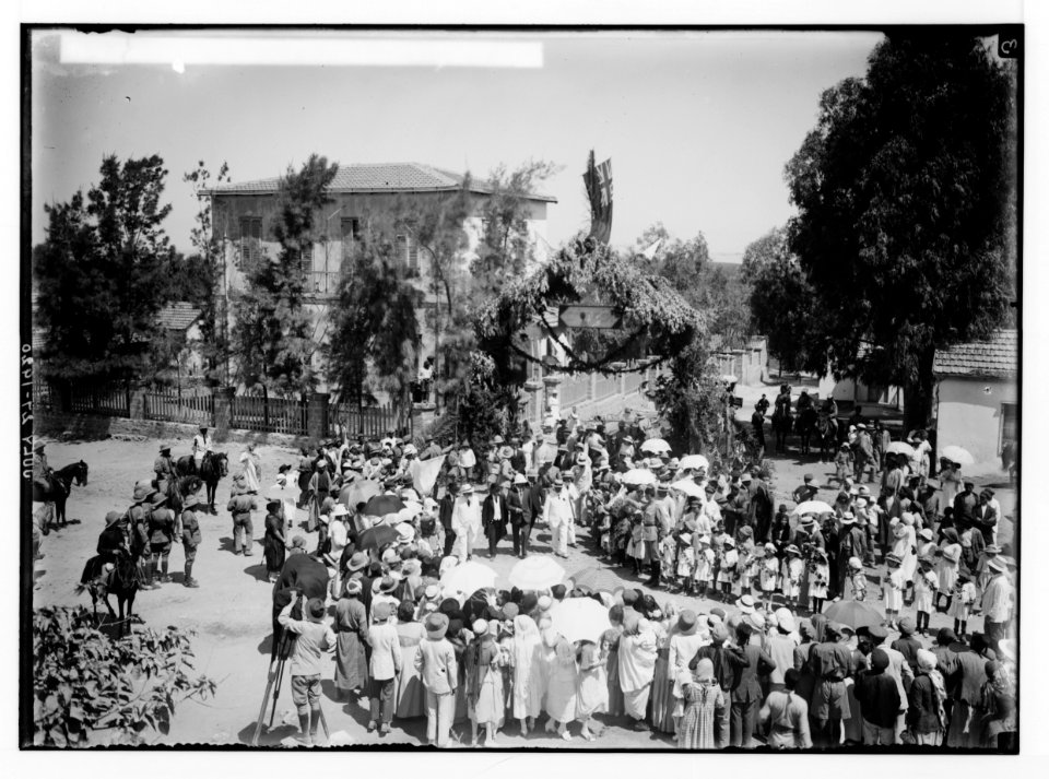 Visiting Jewish colonies. Sir Herbert Samuel arriving at Richon le Zion. LOC matpc.02295