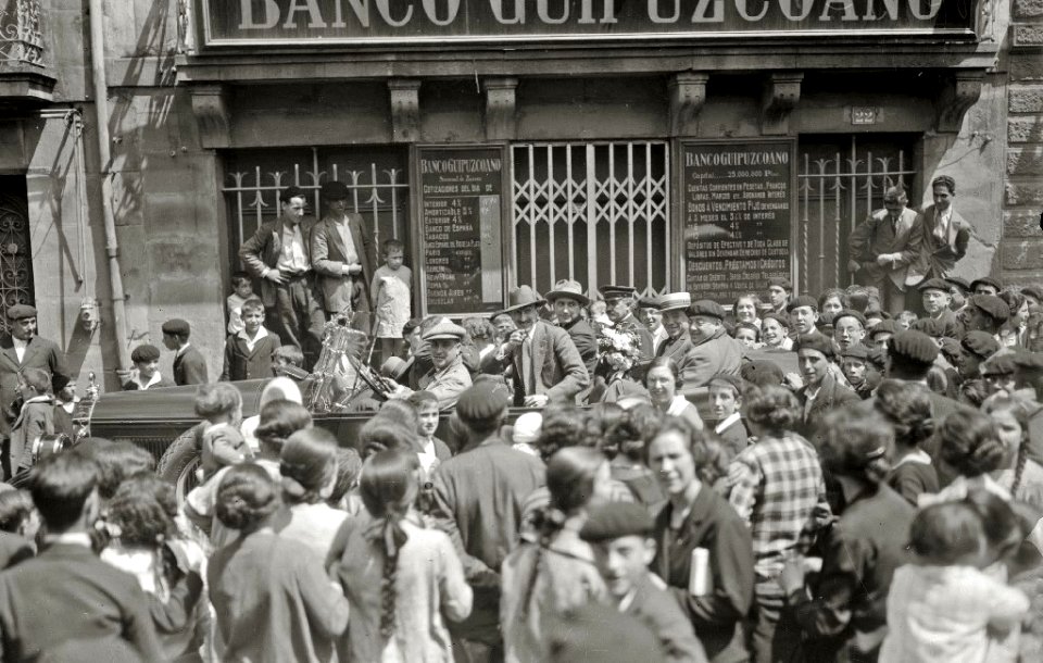 Visita del púgil Paulino Uzcudun a la localidad de Zarautz (2 de 4) - Fondo Car-Kutxa Fototeka