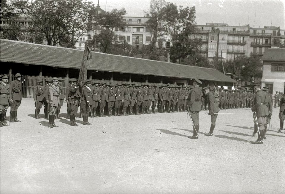 Visita del general Miguel Primo de Rivera a diferentes cuarteles militares de San Sebastián (7 de 7) - Fondo Car-Kutxa Fototeka