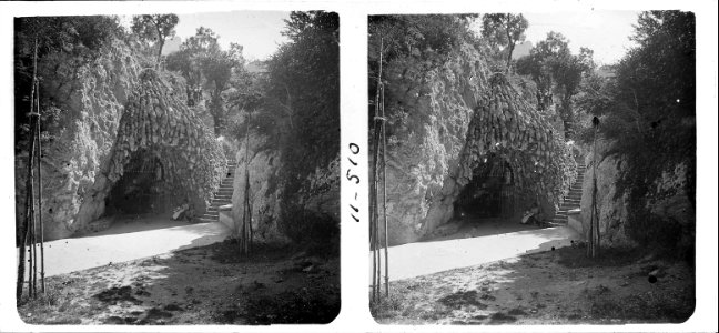 Vista d ' una gruta de la Nou