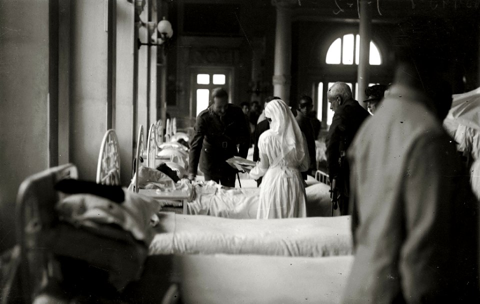 Visita del rey Alfonso XIII, la reina María Cristina y el infante Don Jaime a la estación del Norte (3 de 4) - Fondo Car-Kutxa Fototeka