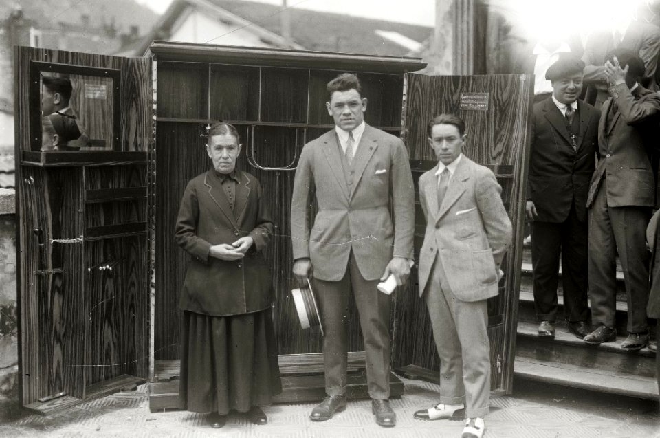 Visita del púgil Paulino Uzcudun a la localidad de Zarautz (4 de 4) - Fondo Car-Kutxa Fototeka