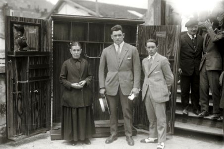 Visita del púgil Paulino Uzcudun a la localidad de Zarautz (4 de 4) - Fondo Car-Kutxa Fototeka