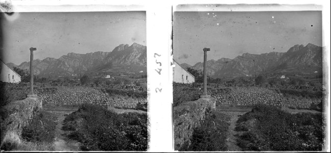 Vista d ' una creu de terme a Berga