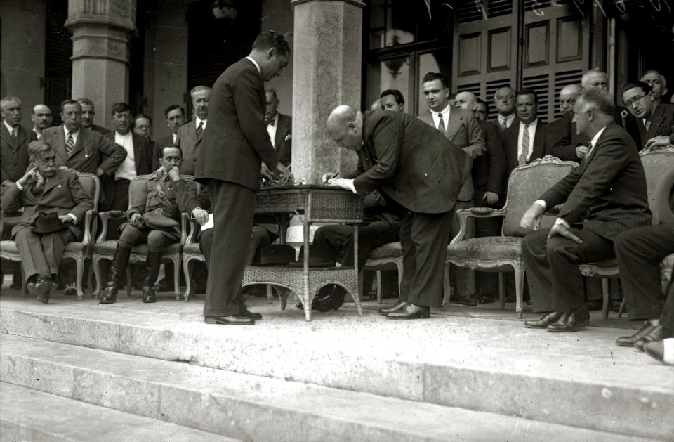 Visita de Niceto Alcalá Zamora al palacio de Miramar (3 de 4) - Fondo Car-Kutxa Fototeka