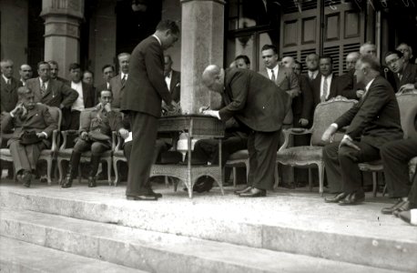 Visita de Niceto Alcalá Zamora al palacio de Miramar (3 de 4) - Fondo Car-Kutxa Fototeka