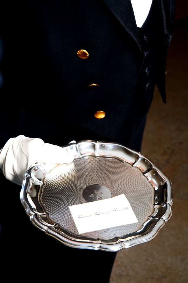 Visitkort på silverfat. Utställningen Smak av svunnen tid år 2007 - Hallwylska museet - 86325