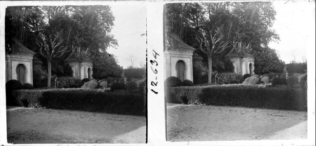 Vista d ' una part del jardí de Can Mercader