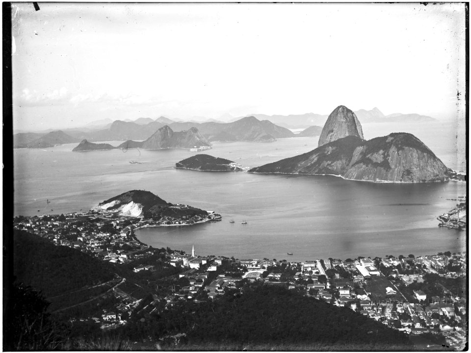 Vista da enseada de Botafogo, a partir do topo do Corcovado