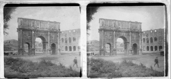 Vista de l ' Arc de Constantí de costat