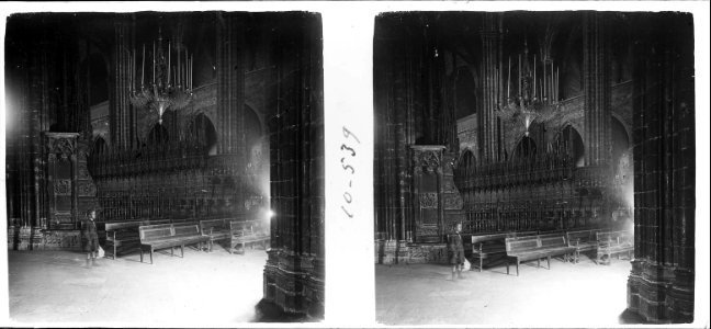 Vista de l ' altar del bisbe de la catedral de Barcelona