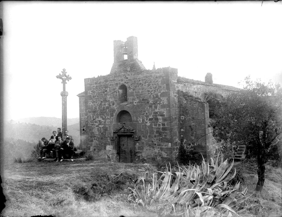 Vista de l'església de la Mare de Déu de Bruguers (AFCEC RIBASV C 2674)