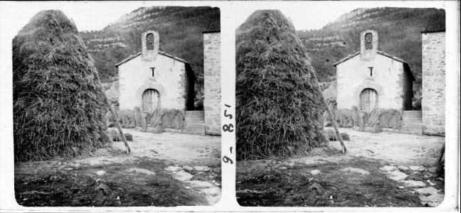 Vista de l ' ermita de Sant Lleïr de la Vall d ' Ora al vespre