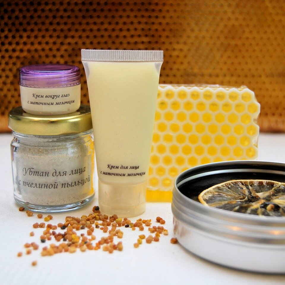 Beekeeper beekeeping pollen