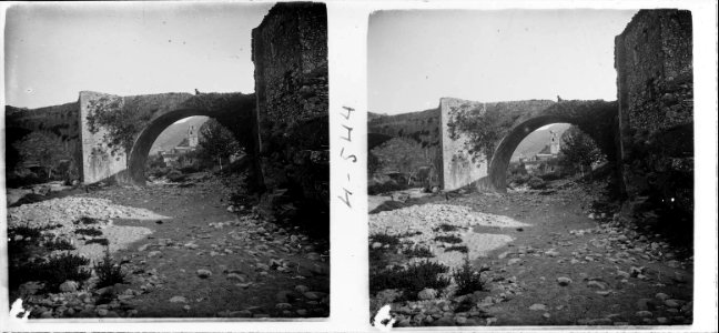 Vista de l ' absis de l'església de Sant Llorenç de la Muga (SaP 544 04)