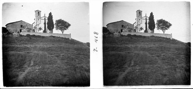 Vista de l ' ermita de Sant Sebastià a Prats de Lluçanès