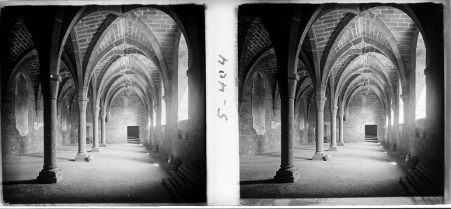 Vista de la biblioteca a l ' interior del monestir de Poblet
