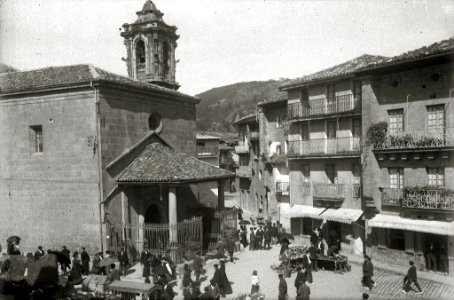 Vista de la basílica del Santo Cristo y Ayuntamiento de Lezo (2 de 2) - Fondo Car-Kutxa Fototeka