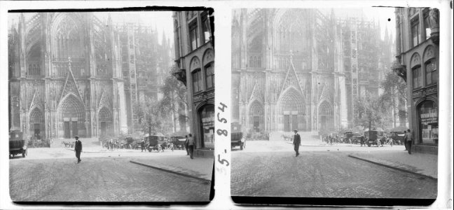 Vista de la façana de la catedral de Colònia al migdia
