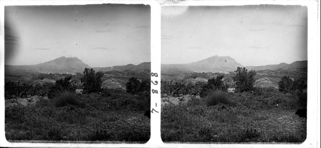 Vista de les muntanyes de Montserrat des d ' Ullastrell
